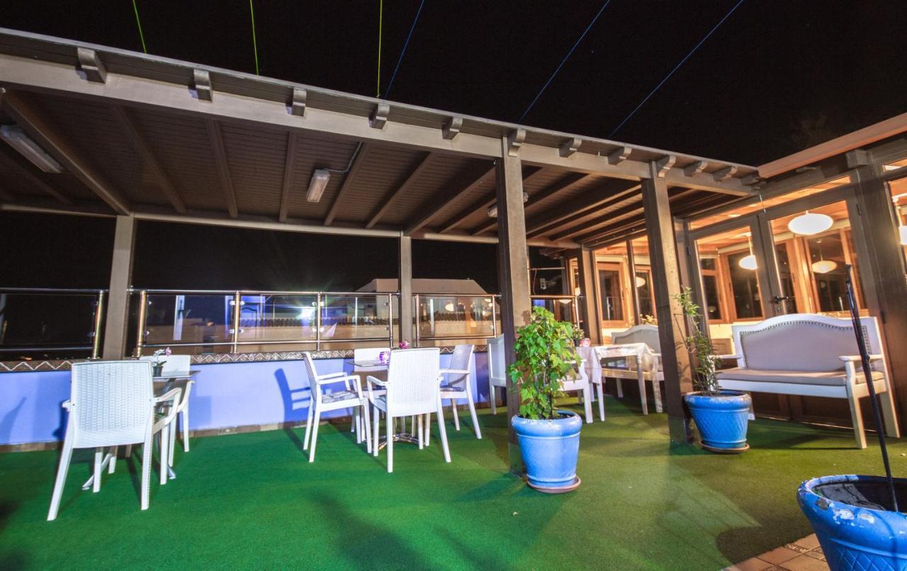 צ'פצ'אוונה Hotel Tarek מראה חיצוני תמונה
