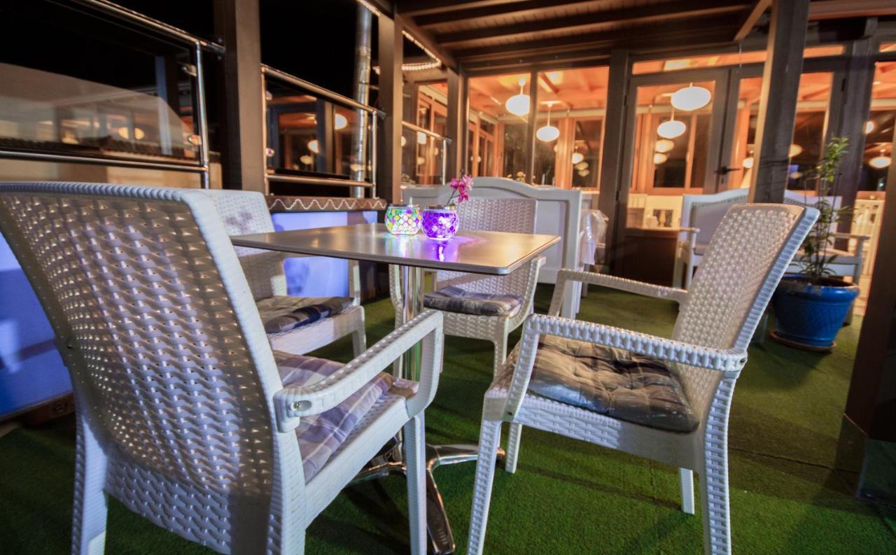 צ'פצ'אוונה Hotel Tarek מראה חיצוני תמונה